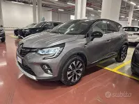Usata Renault Captur Techno 143 CV (105 kW) 2023 Grigio SUV
