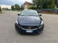 Usata Volvo V40 Momentum 115 CV (84 kW) 2014 Blu Berlina