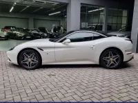 Usata Ferrari California 560 CV (411 kW) 2015 Bianco corsa capote nera Cabrio