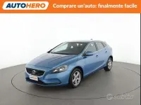Usata Volvo V40 Momentum 150 CV (110 kW) 2016 Blu Berlina