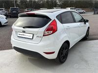 Usata Ford Fiesta 75 CV (55 kW) 2017 Bianco Berlina