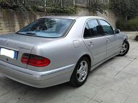 Usata Mercedes E200 Avantgarde 186 CV (136 kW) 2000 Argento Berlina