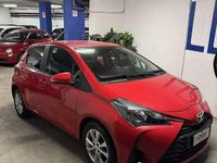 Usata Toyota Yaris Cool 69 CV (50 kW) 2018 Rosso Berlina