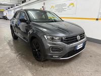 Usata VW T-Roc Style 116 CV (85 kW) 2018 Grigio SUV