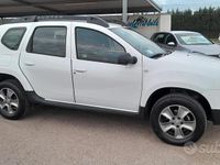 Usata Dacia Duster Lauréate 110 CV (80 kW) 2015 Bianco SUV