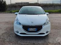 Usata Peugeot 208 Allure 82 CV (60 kW) 2012 Bianco Utilitaria