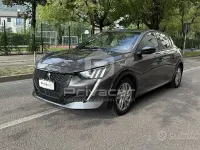 Usata Peugeot 208 GT 101 CV (74 kW) 2022 Grigio Utilitaria