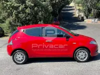 Usata Lancia Ypsilon Silver 69 CV (50 kW) 2017 Rosso Utilitaria