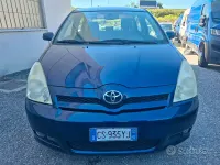Usata Toyota Corolla Verso 129 CV (94 kW) 2005 Blu/azzurro Monovolume