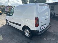 Gebraucht Peugeot Partner Tepee Access 99 PS (72 kW) 2017 Weiß Van / Kleinbus