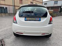 Usata Lancia Ypsilon Gold 70 CV (51 kW) 2018 Bianco Utilitaria