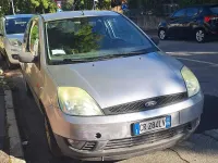 Usata Ford Fiesta 75 CV (55 kW) 2004 Grigio Utilitaria