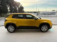 Usado Jeep Avenger Altitude 101 HP (74 kW) 2023 Amarelo SUV