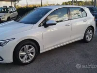 Usata VW Golf VIII Life 110 CV (80 kW) 2021 Bianco Berlina