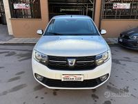 Usata Dacia Sandero Lauréate 75 CV (55 kW) 2017 Bianco Berlina