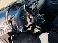 Usata Lancia Ypsilon 69 CV (50 kW) 2015 Grigio Utilitaria