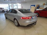 Usata Jaguar XF Portfolio 180 CV (132 kW) 2019 Argento Berlina