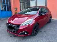 Usata Peugeot 208 Allure 75 CV (55 kW) 2018 Rosso Utilitaria