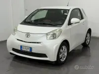 Usata Toyota iQ 68 CV (50 kW) 2011 Bianco Utilitaria