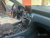Usata Mercedes A180 109 CV (80 kW) 2015 Nero Utilitaria