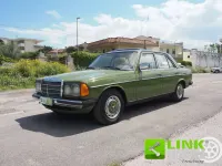 Usata Mercedes 240 72 CV (52 kW) 1982 Verde Berlina