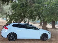Usata Volvo V40 120 CV (88 kW) 2017 Bluazzurro Berlina
