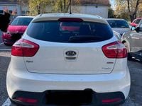 Usado Kia Rio EX 90 HP (66 kW) 2012 Branco Sedan