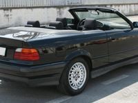 Usata BMW 318 Efficient Dynamics 140 CV (102 kW) 1994 Nero Cabrio
