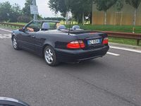 Begagnad Mercedes 200 136 HK (100 kW) 2001 Blå Cab