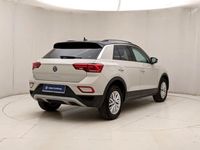 Käytetty VW T-Roc Life 116 HP (85 kW) 2023 Valkoinen Katumaasturi