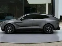 Nuova Aston Martin DBX 707 707 CV (519 kW) 2026 Magnetic silver SUV