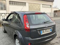 Usata Ford Fiesta Titanium 75 CV (55 kW) 2008 Grigio Utilitaria