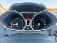 Usata Ford Fiesta 82 CV (60 kW) 2011 Bianco Utilitaria