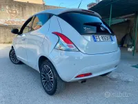 Usata Lancia Ypsilon 69 CV (50 kW) 2016 Grigio Utilitaria