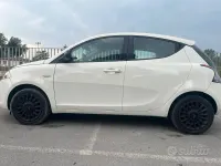 Usata Lancia Ypsilon 69 CV (50 kW) 2012 Bianco Utilitaria