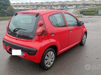 Usata Peugeot 107 68 CV (50 kW) 2012 Rosso Utilitaria
