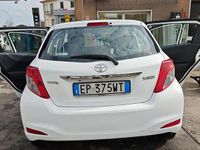 Usata Toyota Yaris Active 69 CV (50 kW) 2013 Bianco Utilitaria