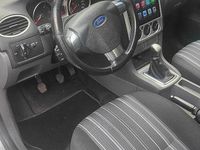 Begagnad Ford Focus 90 HK (66 kW) 2007 Grå Kombi