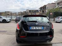 Begagnad Lancia Delta 120 HK (88 kW) 2010 Svart Halvkombi