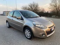 Usata Renault Clio II Luxe 75 CV (55 kW) 2009 Oro Berlina
