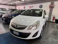 Usata Opel Corsa Edition 75 CV (55 kW) 2013 Bianco Utilitaria