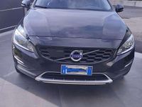 Usata Volvo V60 CC Momentum 150 CV (110 kW) 2017 Station wagon