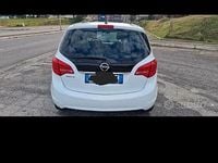 Usata Opel Meriva 100 CV (73 kW) 2011 Bianco Monovolume