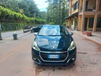 Usata Peugeot 208 Active 110 CV (80 kW) 2015 Blu Utilitaria
