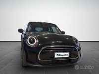 Usata Mini ONE Essential 75 CV (55 kW) 2022 Midnight black met. Utilitaria