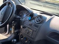 Usata Ford Fiesta 73 CV (53 kW) 2006 Grigio Utilitaria