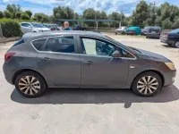 Usata Opel Astra 110 CV (80 kW) 2011 Berlina