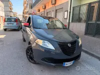 Usata Lancia Ypsilon 95 CV (69 kW) 2015 Grigio Utilitaria