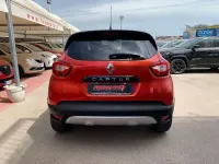 Usata Renault Captur 90 CV (66 kW) 2016 Arancione SUV