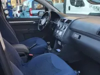 Käytetty VW Touran 105 HP (77 kW) 2006 Musta Tila-auto